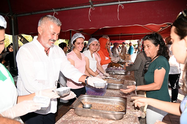 6 Bin Kişiye Aşure İkramı