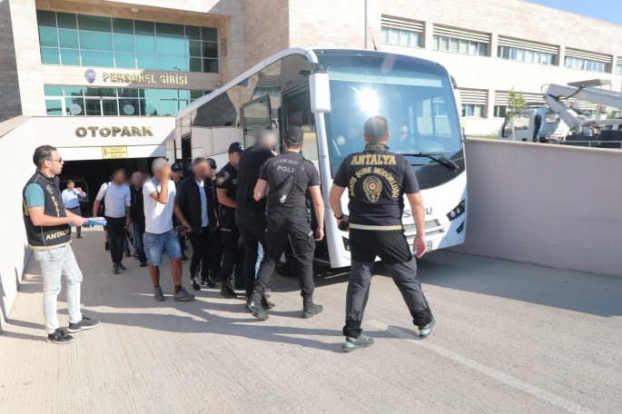 60 kişi yakalandı 