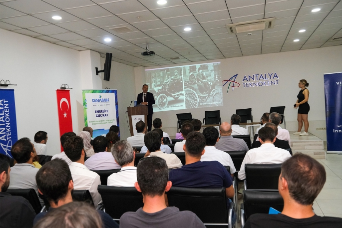 Antalya’da girişimciler ile buluştu