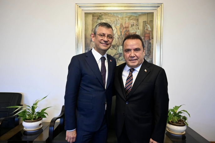 Başkan Böcek CHP Genel Başkanı Özgür Özel’i ziyaret etti