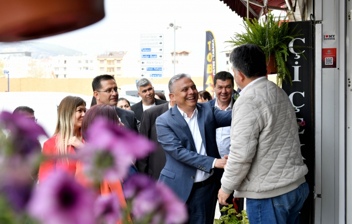 Başkan Uysal, CHP milletvekili adaylarıyla sahada