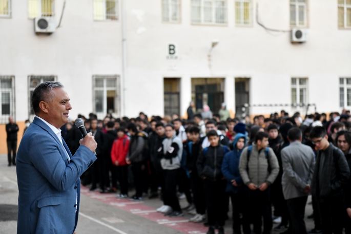 Başkan Uysal, gençlere seslendi