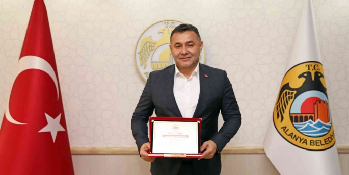Başkan Yücel’e “Yılın En Başarılı Belediye Başkanı” Ödülü