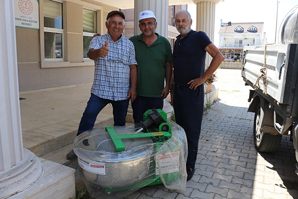 Büyükşehir’den Serik’e hamur yoğurma makinesi 