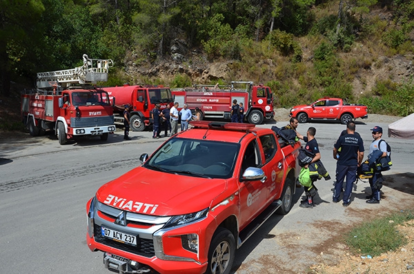 Büyükşehir ekipleri yangın sonrası da sahada 
