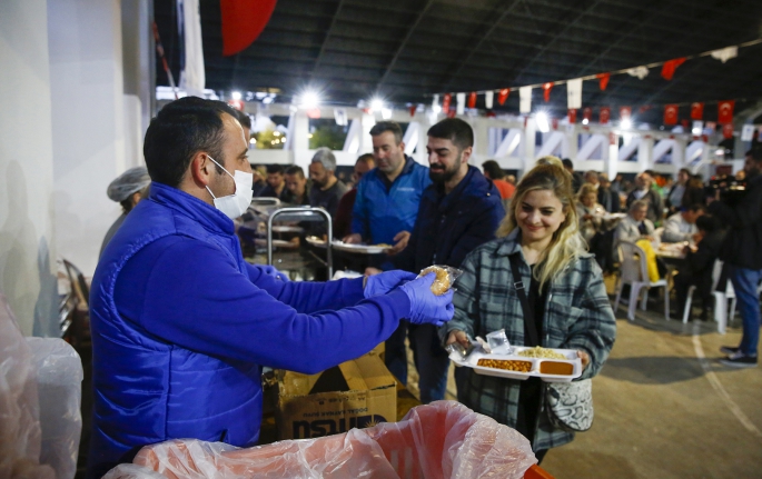 Büyükşehir’in iftarları devam ediyor