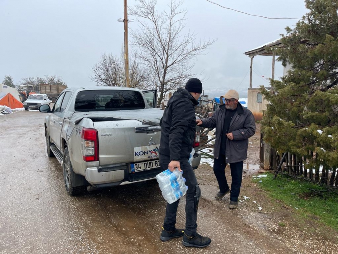 Deprem bölgesine yardımlar sürüyor