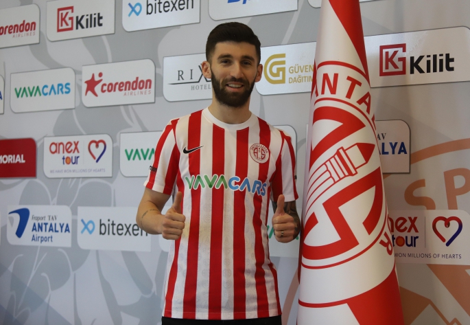 Doğukan Sinik yeniden Antalyaspor’da!