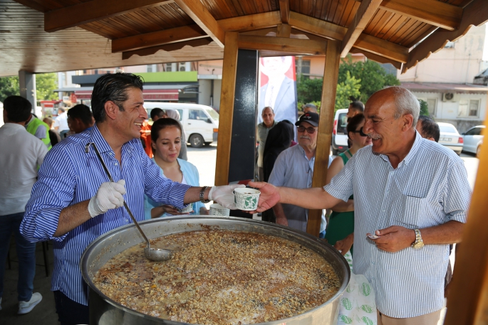 Döşemealtı'nda  6 bin kişilik aşure ikramı
