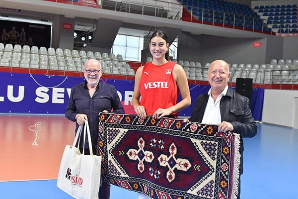 DÖSİAD Sultanların yanında