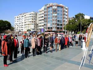  Antalyalı Kadınlar 8 Martı Cumhuriyet Meydanında Kutladı