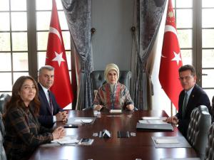 Atay Usludan  Emine Erdoğana Ziyaret