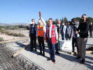 Başkan Böcek Karaman Köprüsü İnşaatını İnceledi