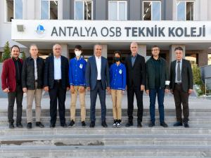 Başkan Uysal, Antalya OSB Teknik Kolejini Gezdi