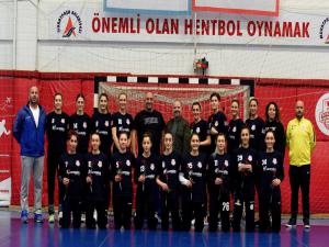 İlk Antrenmana Çiçeklerle Geldi