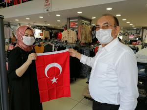 İyi Parti, 100 Bin Türk Bayrağı Dağıtıyor
