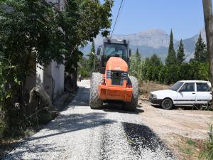 Karatepe Mahallesinde Cadde ve Sokaklara Asfalt