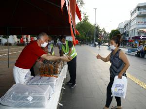 Manavgat Belediyesi Kadir Gecesinde Lokma Dağıttı