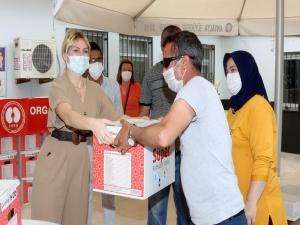 Rektör Özkan Hastalara Ramazan Paketi Dağıttı