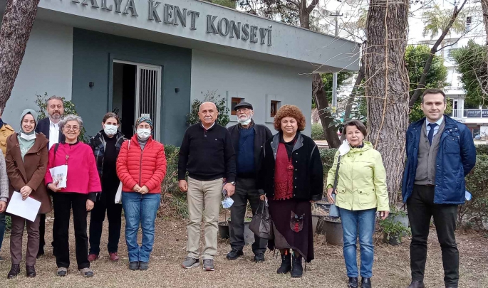 Hazine arazileri işgal altında..