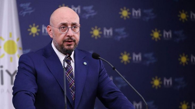 İYİ PARTİ'DE İSTİFA DEPREMİ