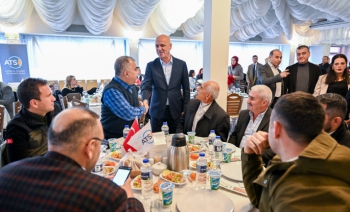 İŞ İNSANLARIYLA BULUŞTU