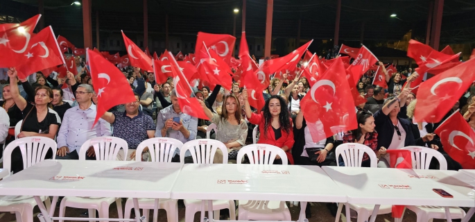 Kaya’dan miting gibi mahalle toplantısı