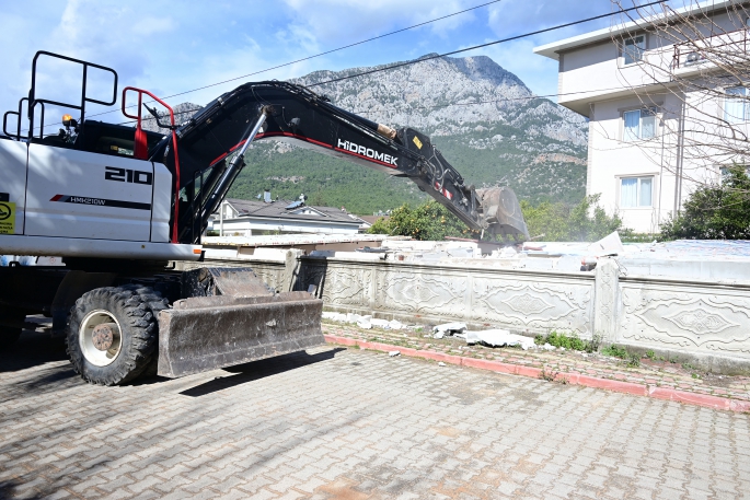  Kemer’de kaçak yapılaşmaya taviz yok