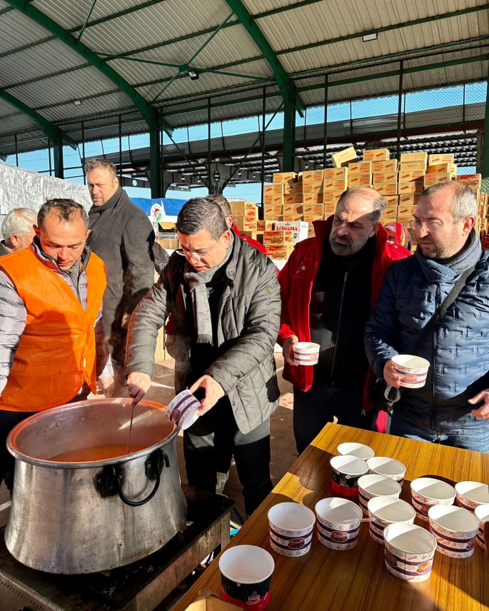 Kepez deprem bölgesinde gönülleri ısıtıyor