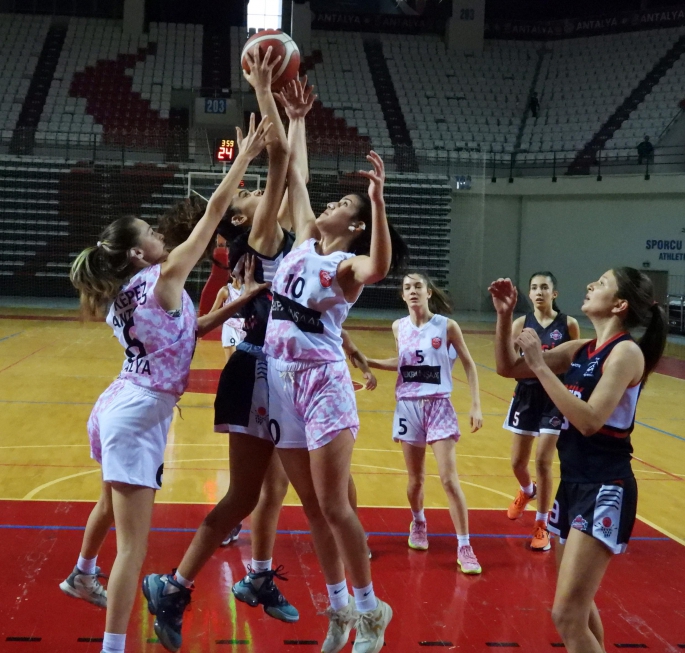 Kepez’in basketbolcu kızları yine şampiyon