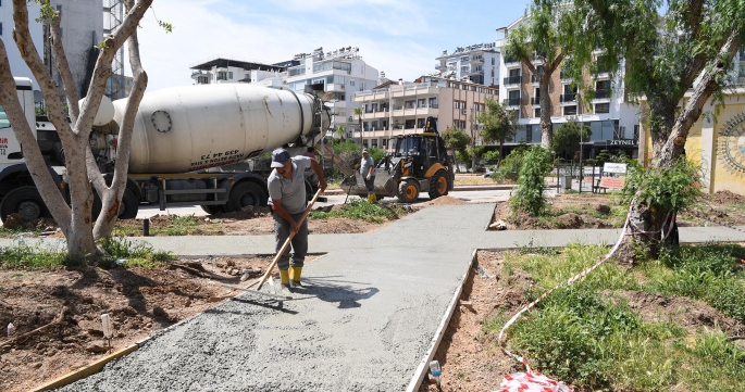 KONYAALTI’NDA PARKLAR YENİLENİYOR