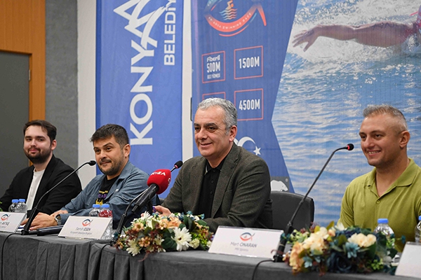 KONYAALTI’NDA YÜZME YARIŞI HEYECANI 