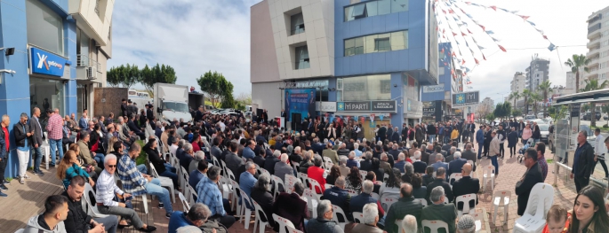 Miting Havasında Adaylık Açıklaması 