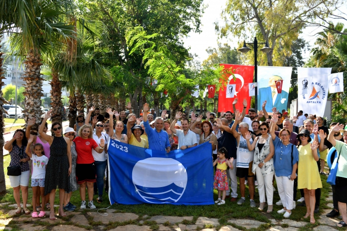 Muratpaşa’nın plajları için mavi bayrak töreni