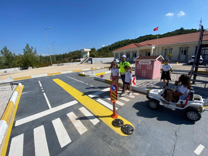 Öğrencilere Uygulamalı Trafik Eğitimi 