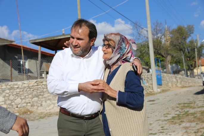 Özkan gönüllere dokunuyor