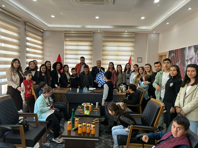 Polis öğrencileri bilgilendiriyor