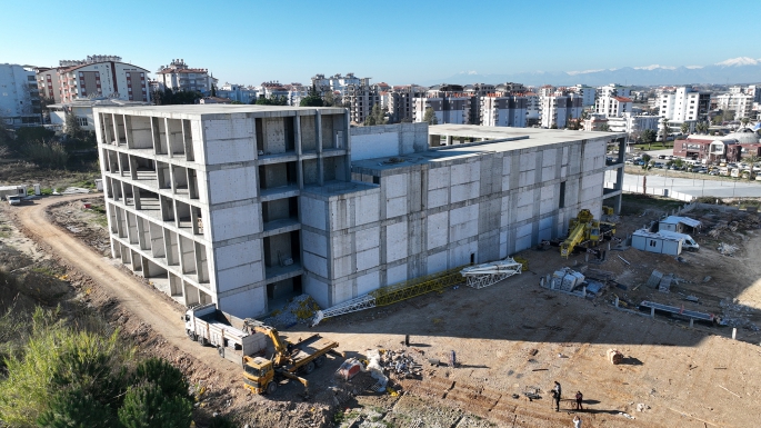 Serik Kongre ve Kültür Merkezi inşaatında duvar imalatları tamamlandı
