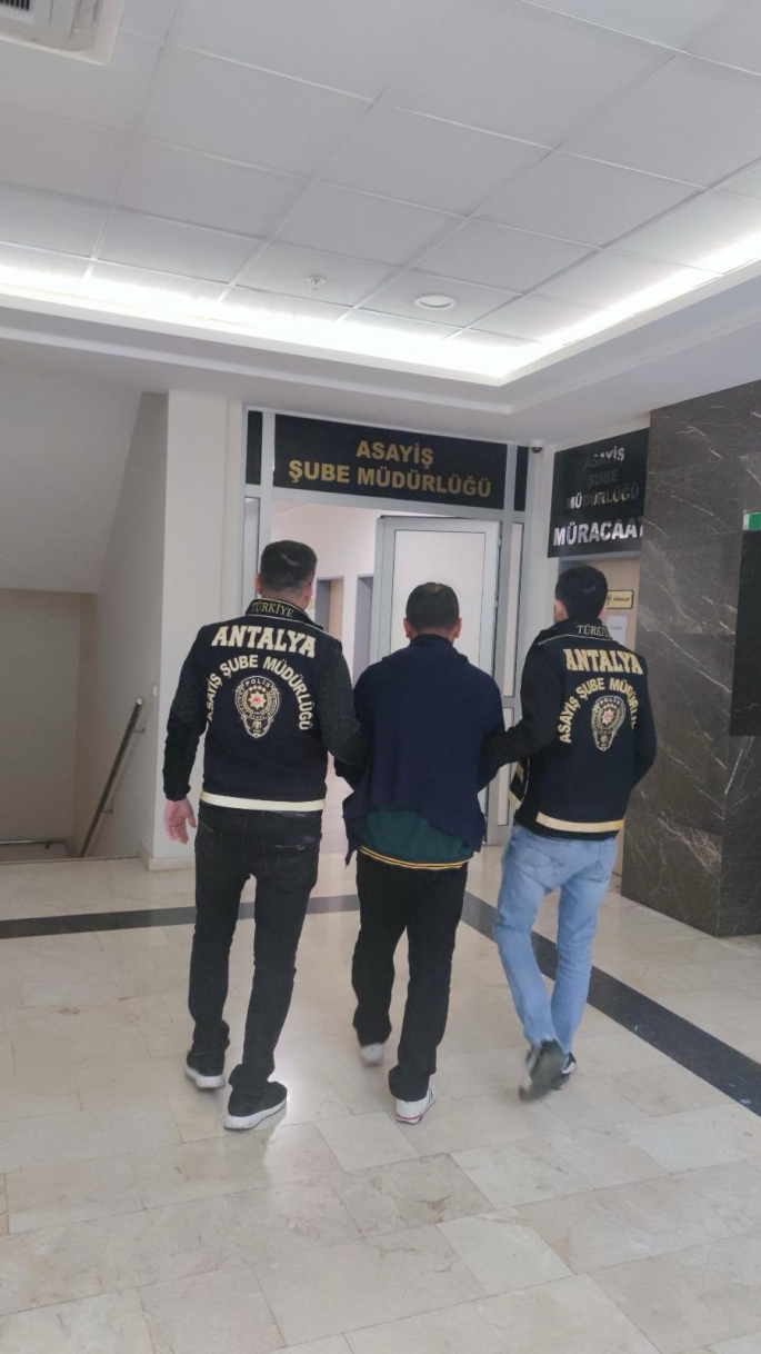 Şok Uygulamalarda 6 Aranan Şahıs Yakalandı