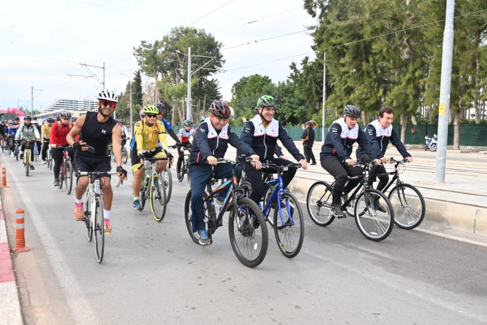 Tütüncü, yeşil bir gelecek için pedal çevirdi