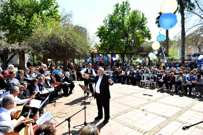 Yaşlı korosundan müzik şöleni