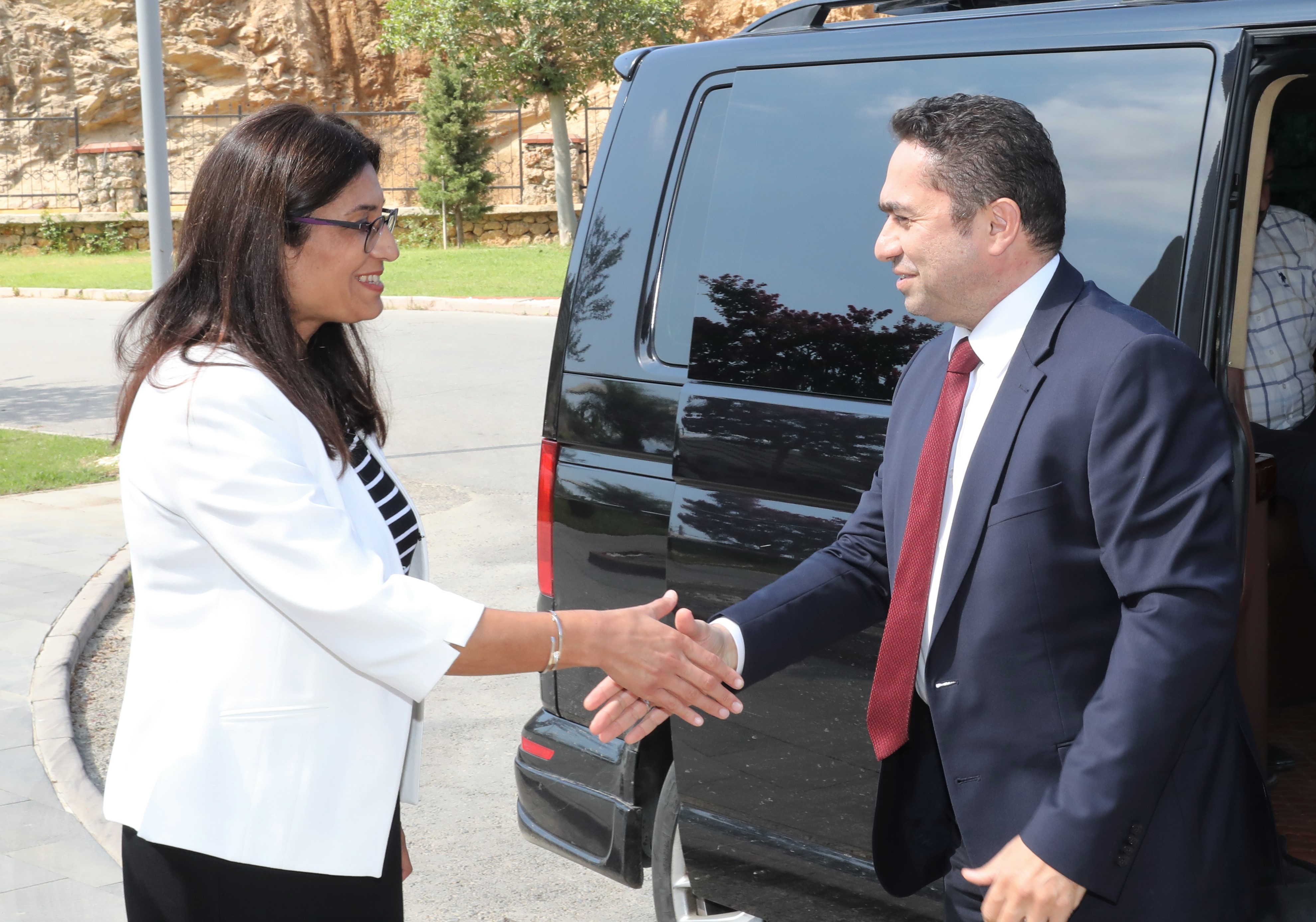 ALKÜ’DE BAYRAK REKTÖR TÜRKDOĞAN’DA 